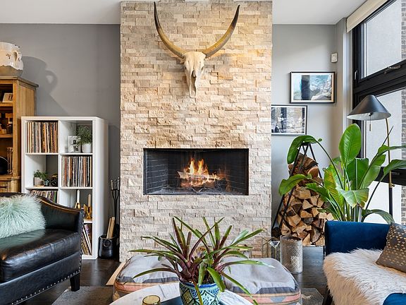 3rd image of 2219 N Hoyne Ave #1