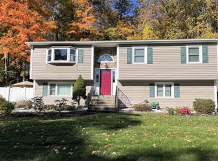 18 Tulip Rd, Lake Lincolndale, NY 10541