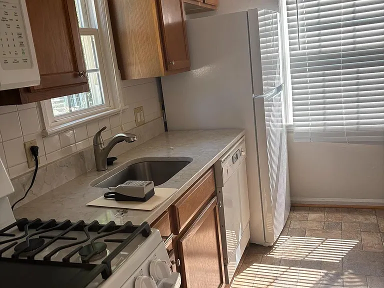 6844 Westmoreland Rd — Photo 9
