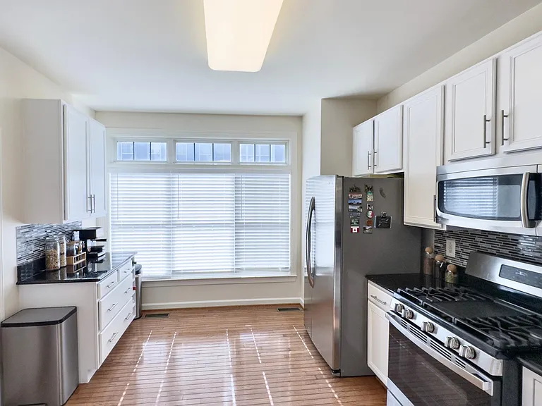 2029 Ashleigh Woods Ct — Photo 13