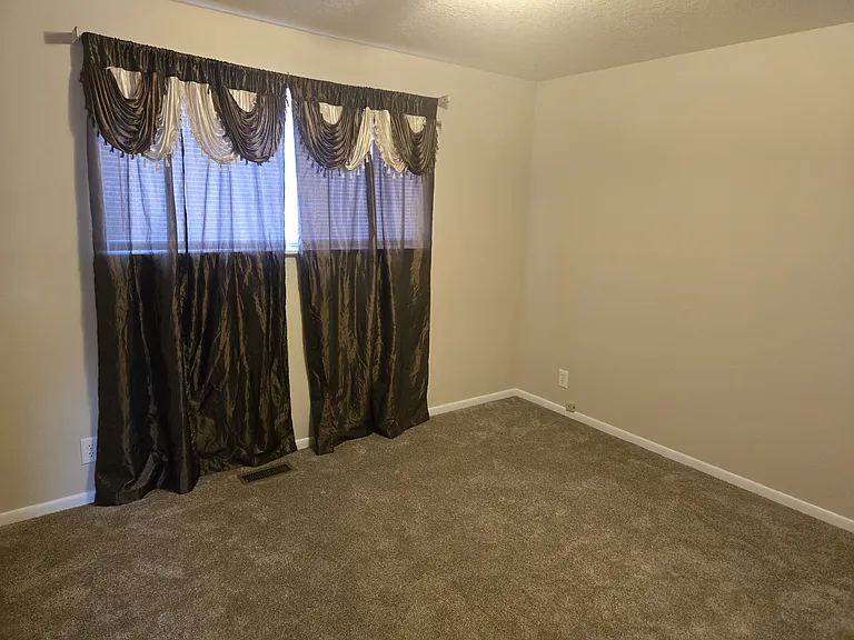 209 Erickson Ave — Photo 10