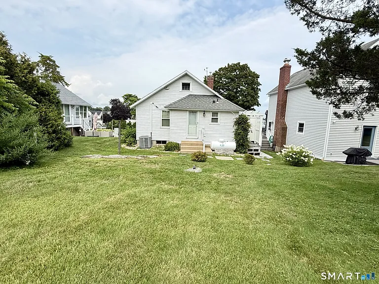 10 Reeves Ave — Photo 22