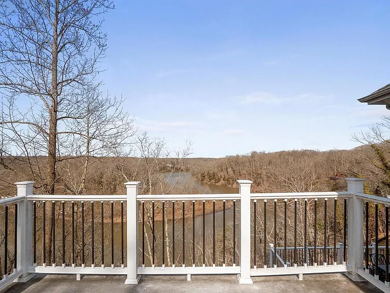 8100 Longtree Rd — Photo 32