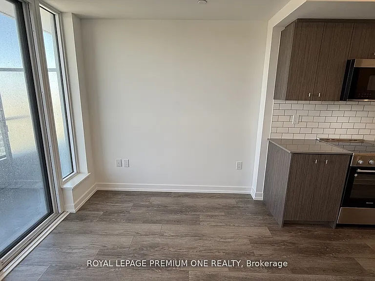 15 Wellington St S #2414 — Photo 14