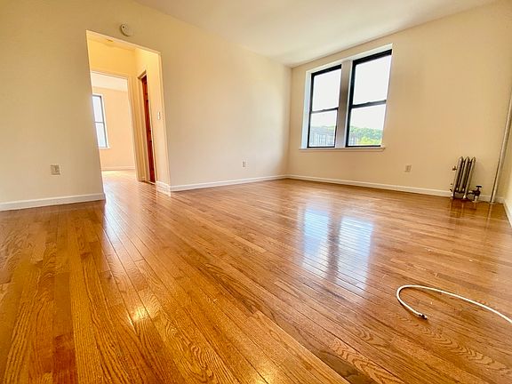 2nd image of 603 Isham St APT 4D