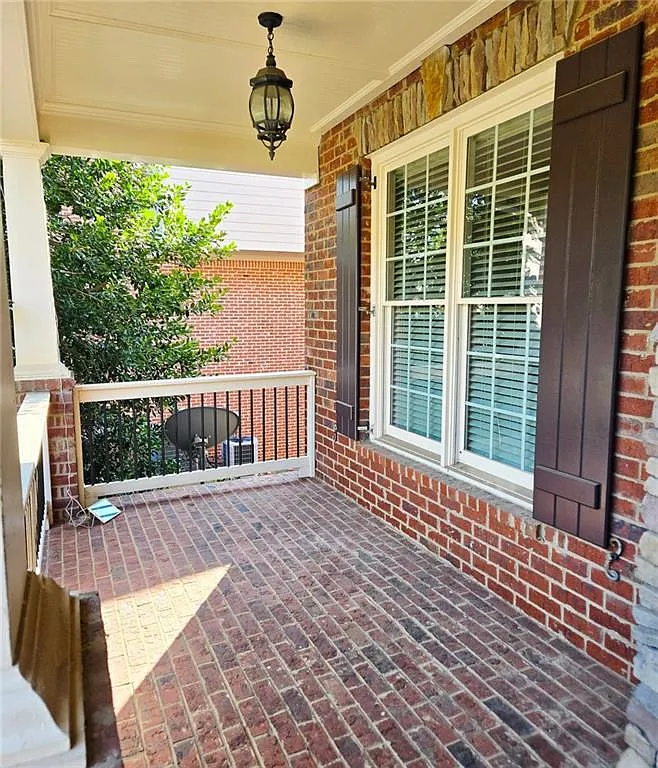 6 bed, 5.0 bath, 5585 sqft, $4,600 — Photo 4