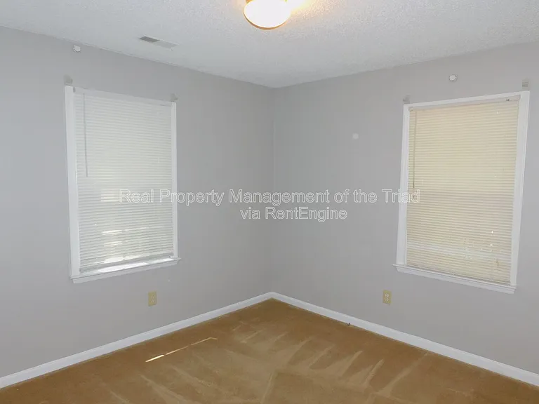 216 Matt Pl — Photo 8