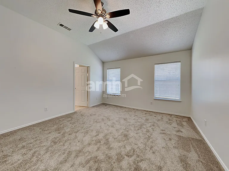 609 Crystal Brook Dr — Photo 8