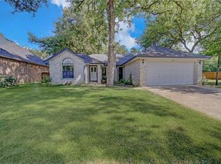 1033 Oak Valley Rd, Burleson, TX 76028