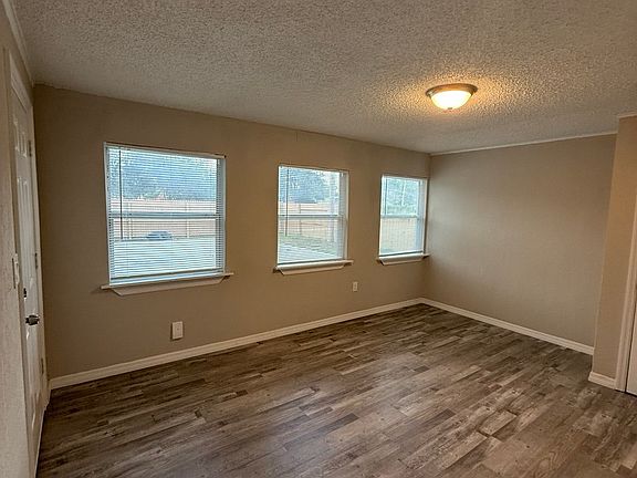 5th image of 2416 Golfview St #1