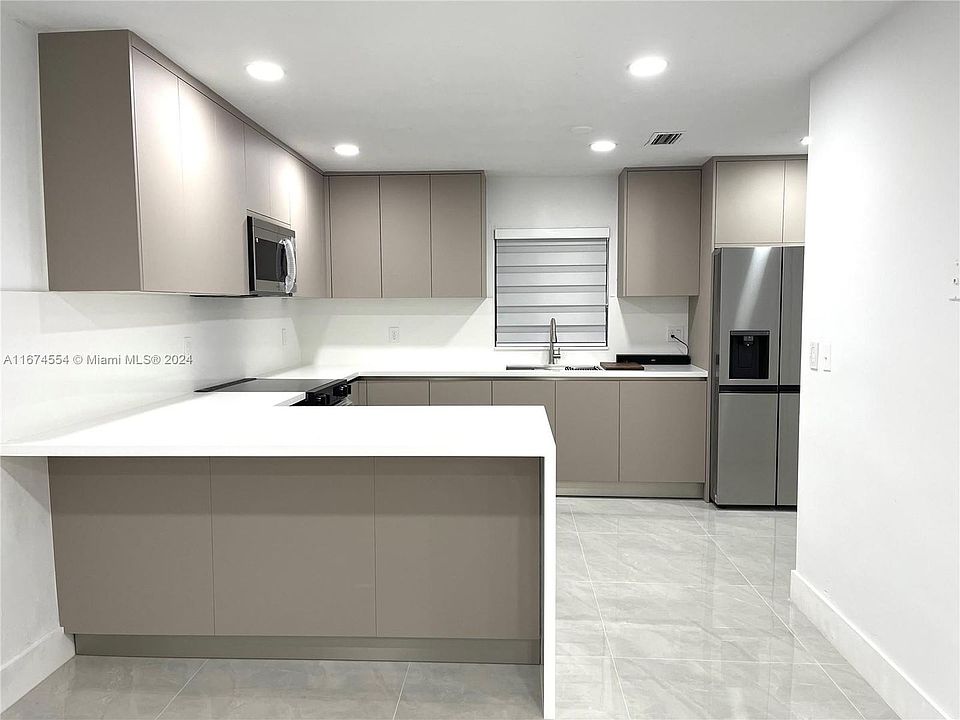 1st image of 860 SE 9th Ct #860