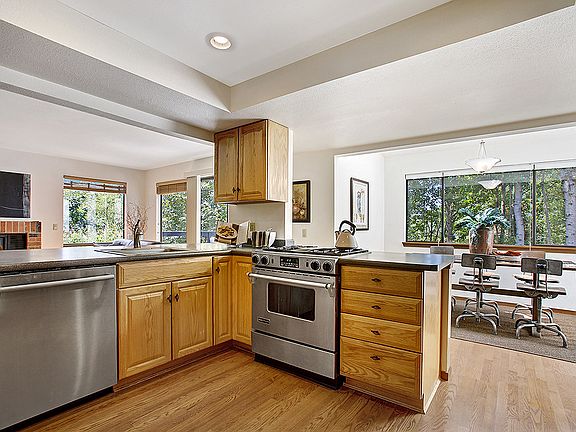 4th image of 13606 SE 53rd Pl