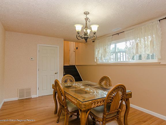 5th image of 21 Citadel Ave