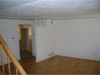 4th image of 644 Hillward St