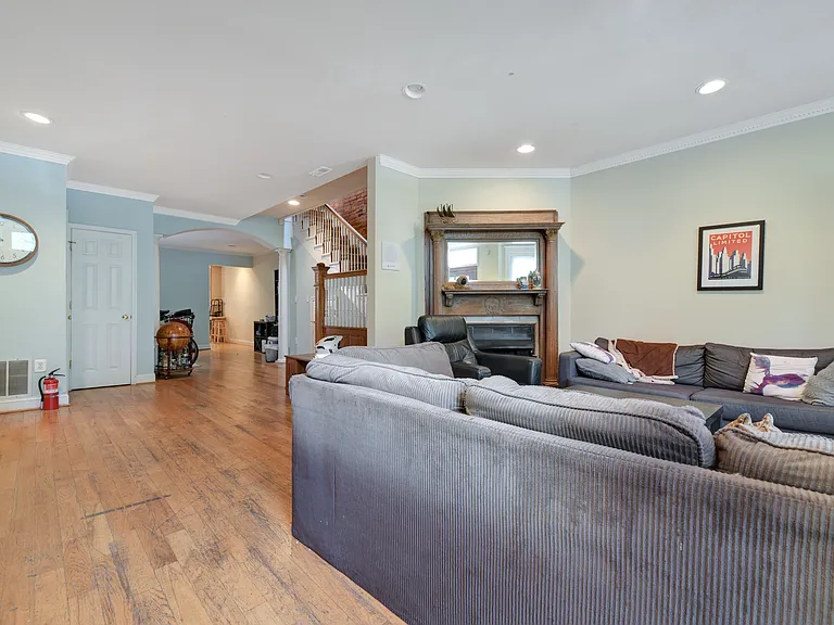3415 Brown St NW — Photo 11