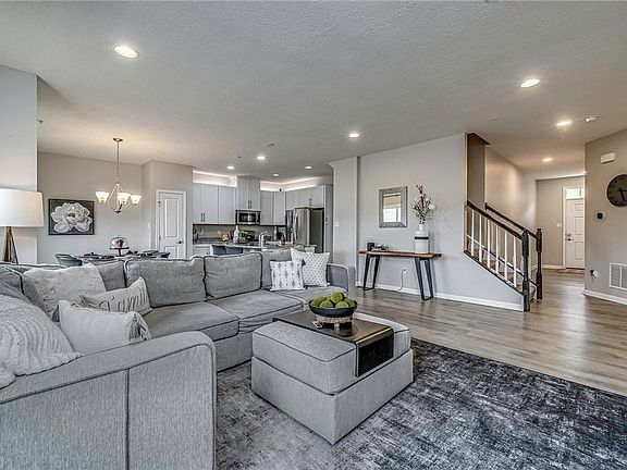 3rd image of 227 Noble Woods Dr