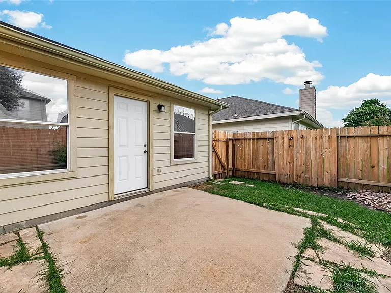 25223 Clover Ranch Dr — Photo 40