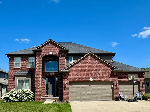 50216 Ashperton Dr, Macomb, MI 48044