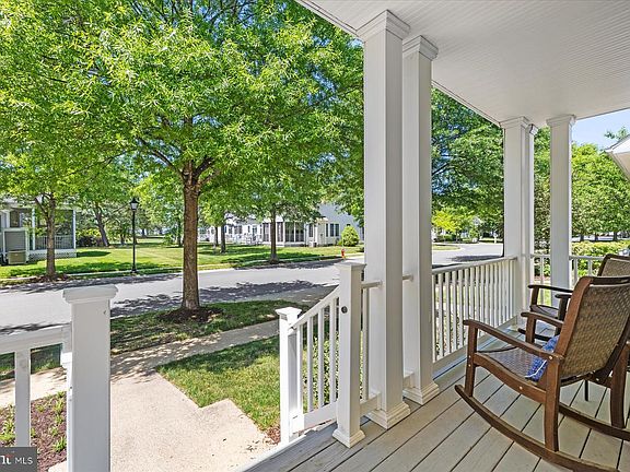 4th image of 89 Willow Oak Ave
