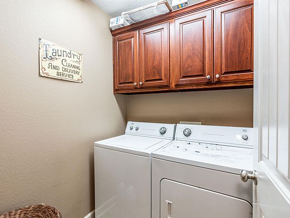 3rd image of 44 Onyx Dr
