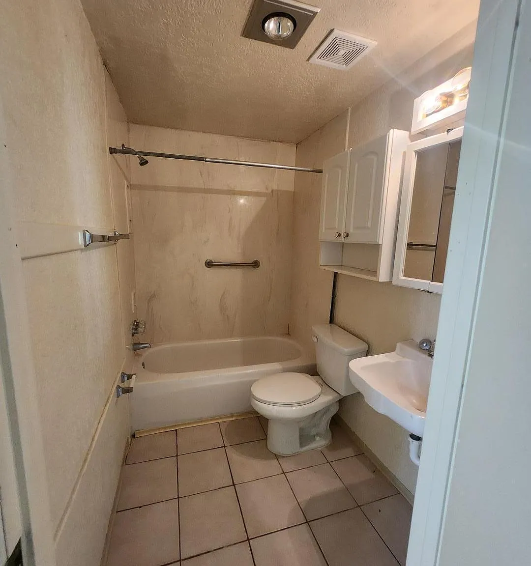 Studio, 1.0 bath, 400 sqft, $800 — Photo 3