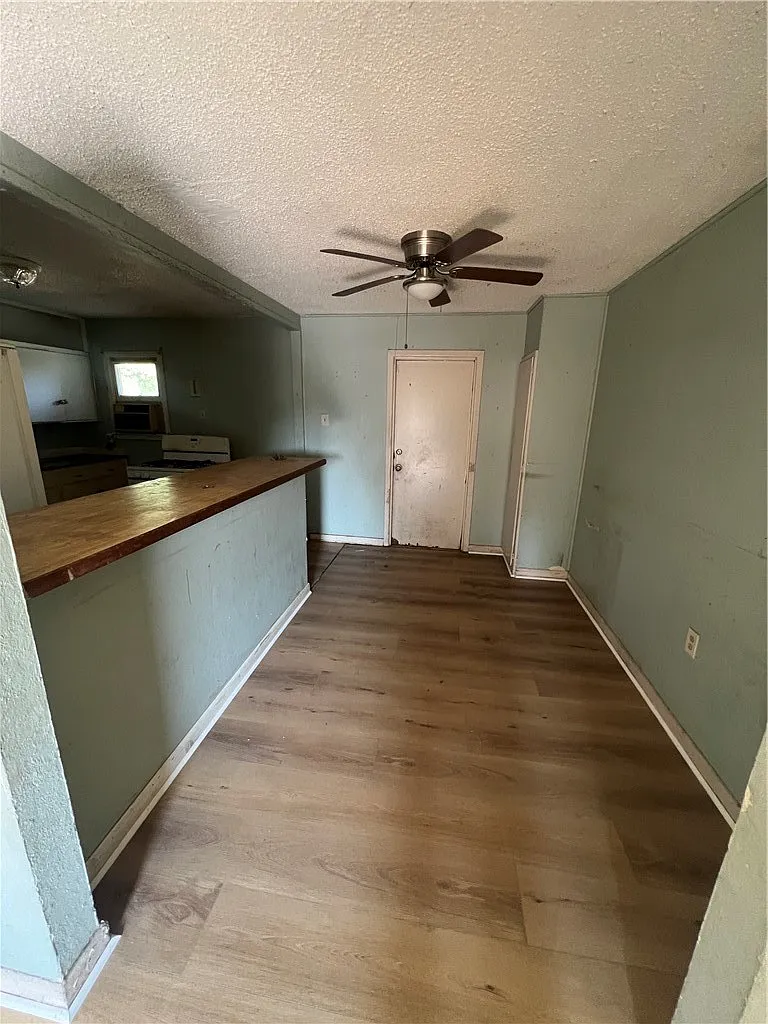 2 bed, 1.0 bath, 925 sqft, $1,295 — Photo 2