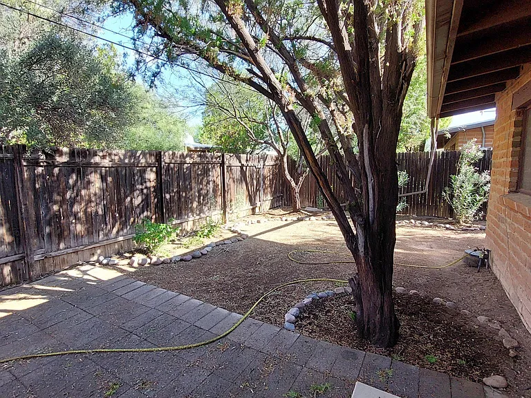 E Blacklidge Dr — Photo 46