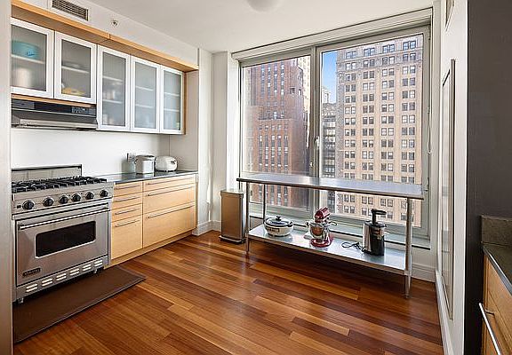 5th image of 30 West St APT 21E