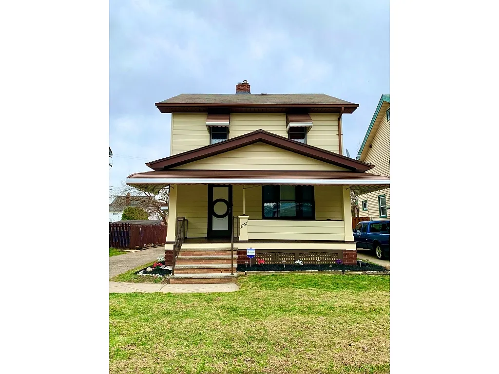 3757 W 138th St photo 1