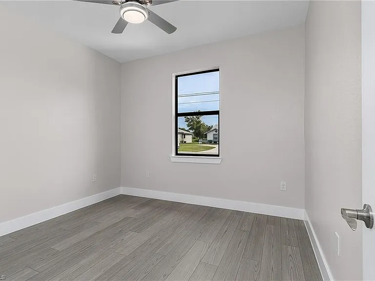 26221 Sandhill Blvd — Photo 12