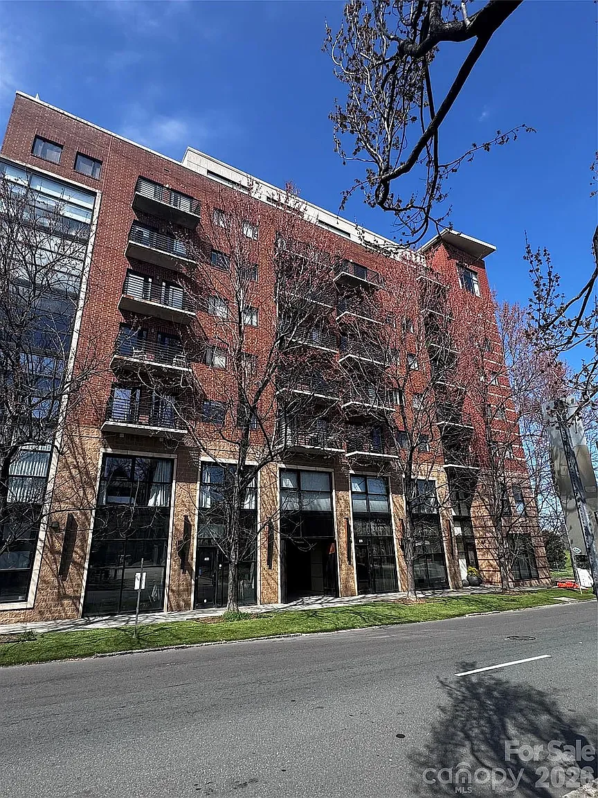 2 bed, 787 sqft, $1,950 — Photo 1