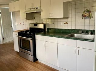 2 W Haycock Point Rd, Branford, CT 06405