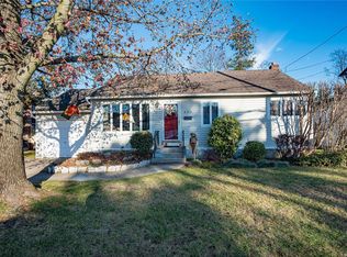 660 Grand Ave, Lindenhurst, NY 11757