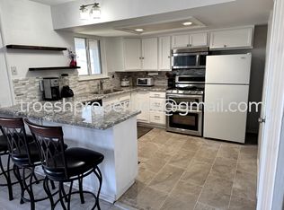 1398 Yosemite Dr #B, Lake Arrowhead, CA 92352