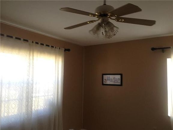 4th image of 18440 NE 21st Ct