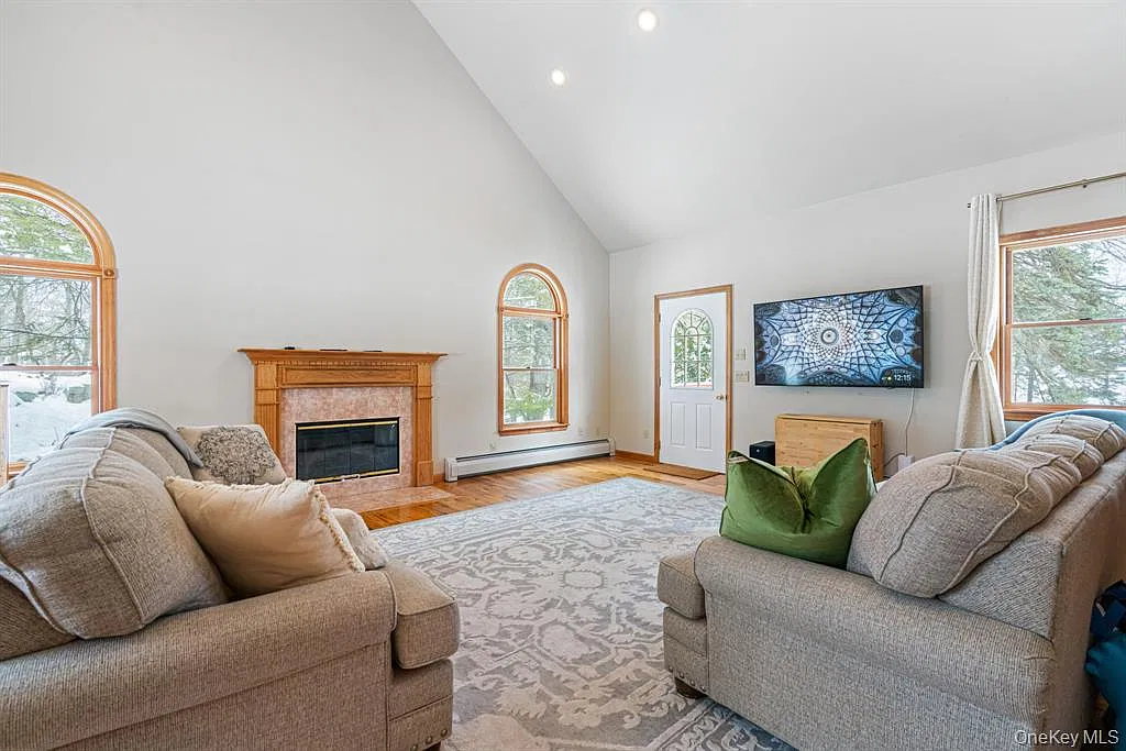 3 bed, 1848 sqft, $3,500 — Photo 2