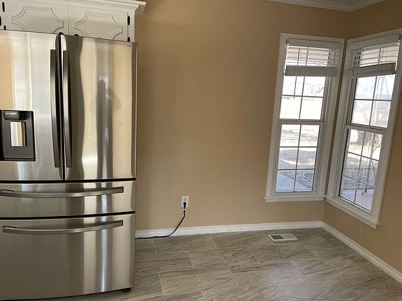 3rd image of 2920 Lakeside Dr #3