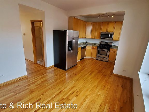 3rd image of 39 N Paulina St Unit 3