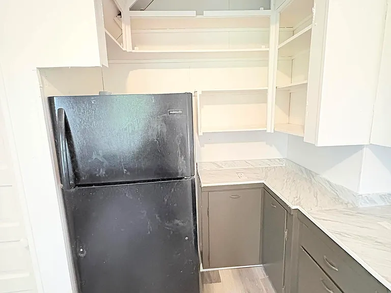 631 Curtis St — Photo 8