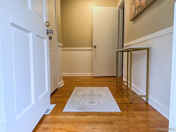 4th image of 1002 Rosedale Dr