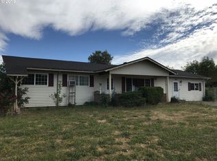 1845 NW Calkins Ave, Roseburg, OR 97471