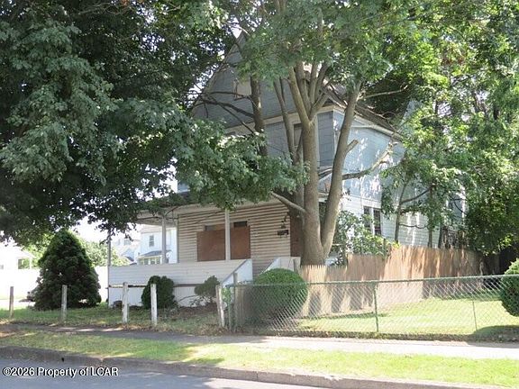 3rd image of 147 Gardner Ave