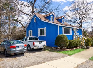 6 S 10th Ave, Saint Charles, IL 60174