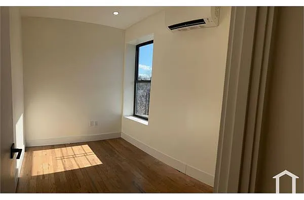Building Photo - 1902 Marmion Ave #2A