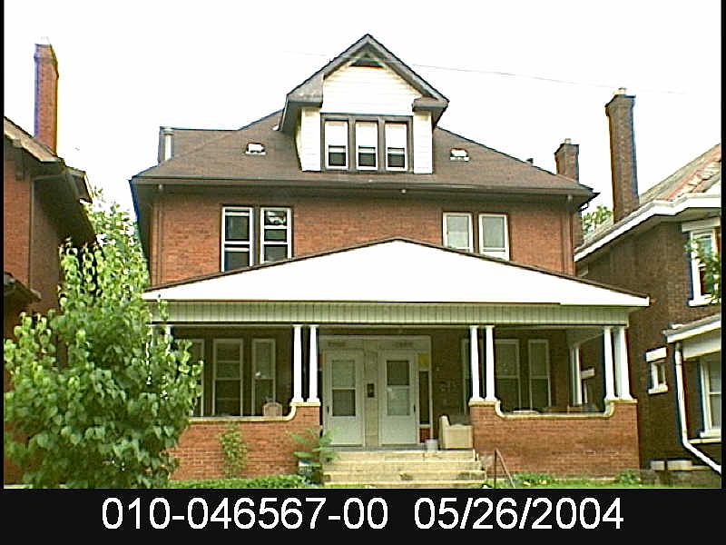 Front of Bldg, apt G is the 2nd floor right side windows