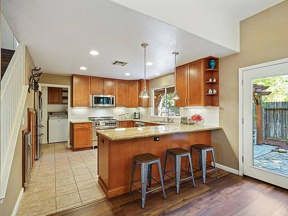 5th image of 2487 Halsey Cir