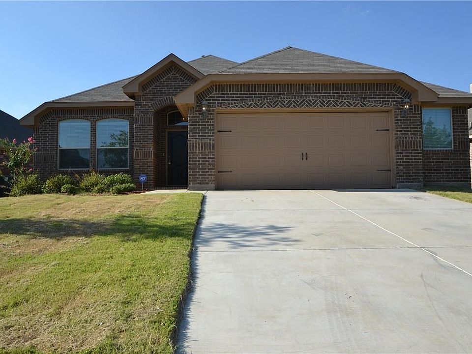 1st image of 804 Willow Wood Dr