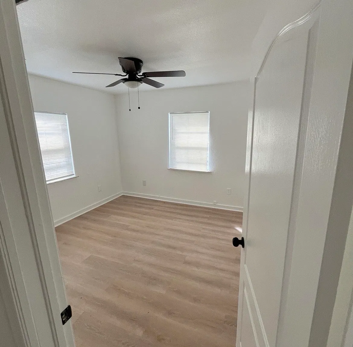 3 bed, 1032 sqft, $2,499 — Photo 2