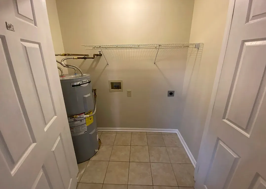 1 bed, 800 sqft, $1,300 — Photo 2
