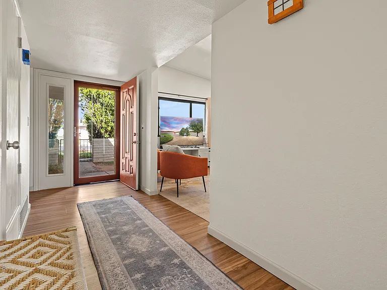 1398 Heather Dr — Photo 4